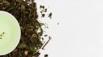 قبل أن ترميها.. أوراق الشاي الأخضر المستعملة تتحول إلى سماد قوي ومنظف طبيعي. 1